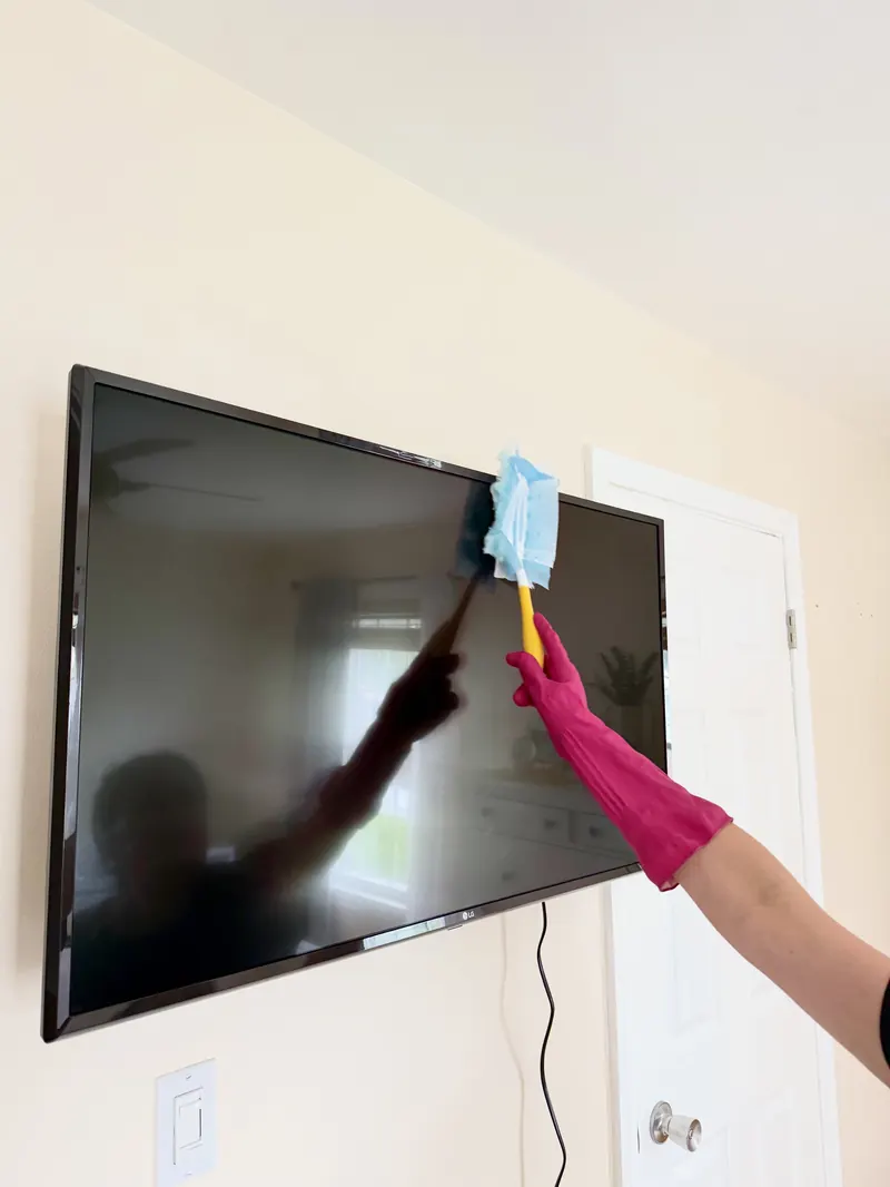Lore dusting a TV screen